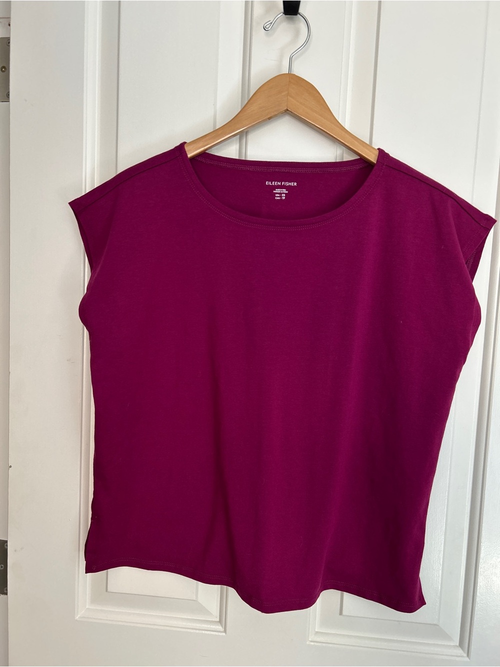 EILEEN FISHER Ballet Neck box top shirt in Raspberry - size xs